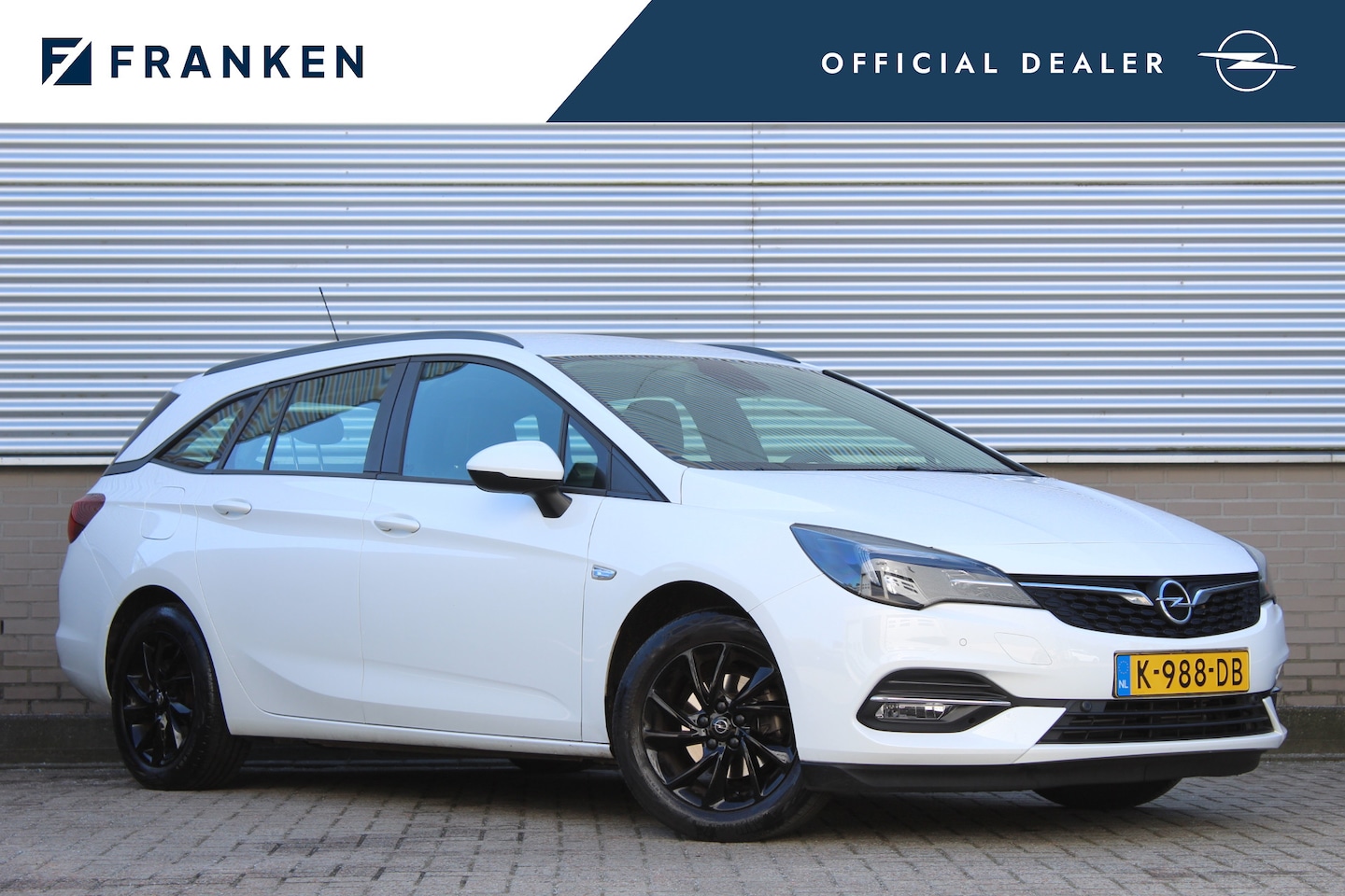 Opel Astra Sports Tourer - 1.2 Edition | Black | Trekhaak | Camera | Navigatie | Airco - AutoWereld.nl