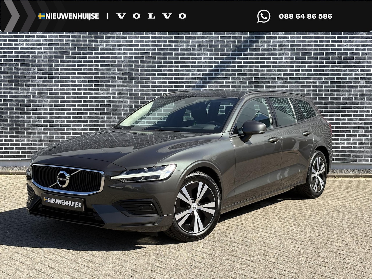Volvo V60 - 2.0 B3 Essential Edition | Cruise Control | Navigatie | Apple CarPlay / Android Auto | DAB - AutoWereld.nl