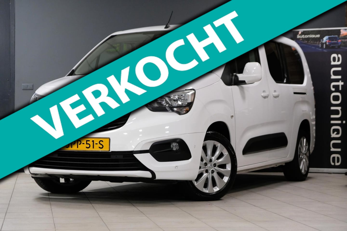 Opel Combo Tour - 1.2 Turbo L2H1 56dkm! Lengte 2 LEDEREN BEKLEDING|Apple Carplay|Navi|camera - AutoWereld.nl