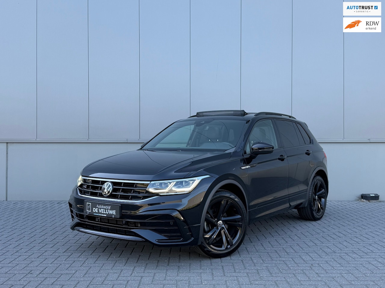 Volkswagen Tiguan - 1.5 TSI R-Line Pano IQ-Light Led Matrix Sfeerverl. - AutoWereld.nl