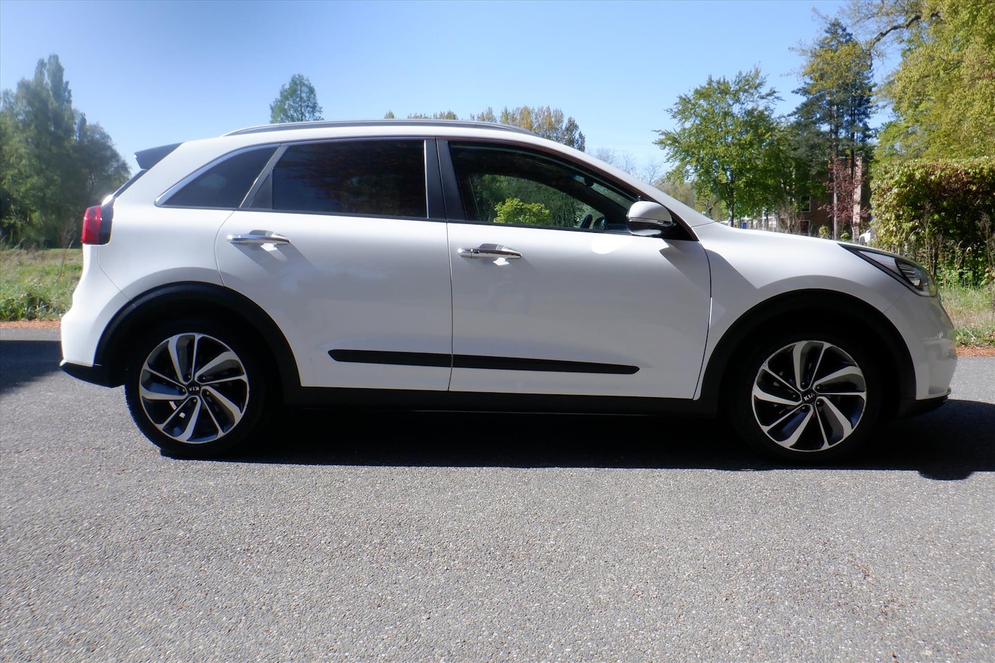 Kia e-Niro - 1.6 GDi Hybrid 141pk DCT6 ComfortLine - AutoWereld.nl