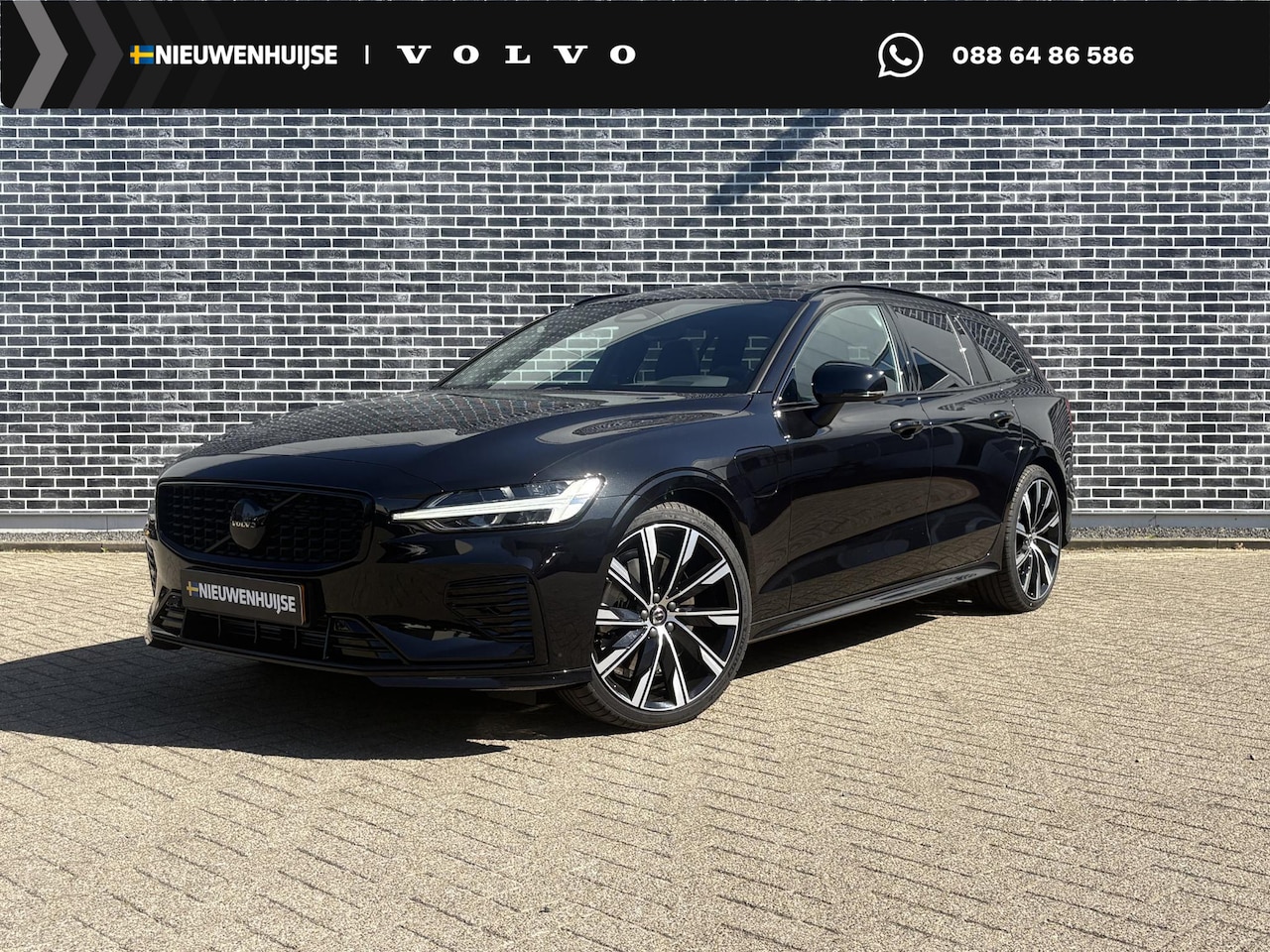 Volvo V60 - T8 Plug-in hybrid AWD Plus Dark Performance Black Edition | Panoramadak | Harman Kardon | - AutoWereld.nl