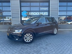 Volkswagen Tiguan - 1.5 TSI 150 pk ACT Comfortline Business | Achterbank in delen neerklapbaar | Achterklep el