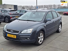 Ford Focus - €2249, -1.6-16V Ghia Nwe Apk 2027 Airco Nappas