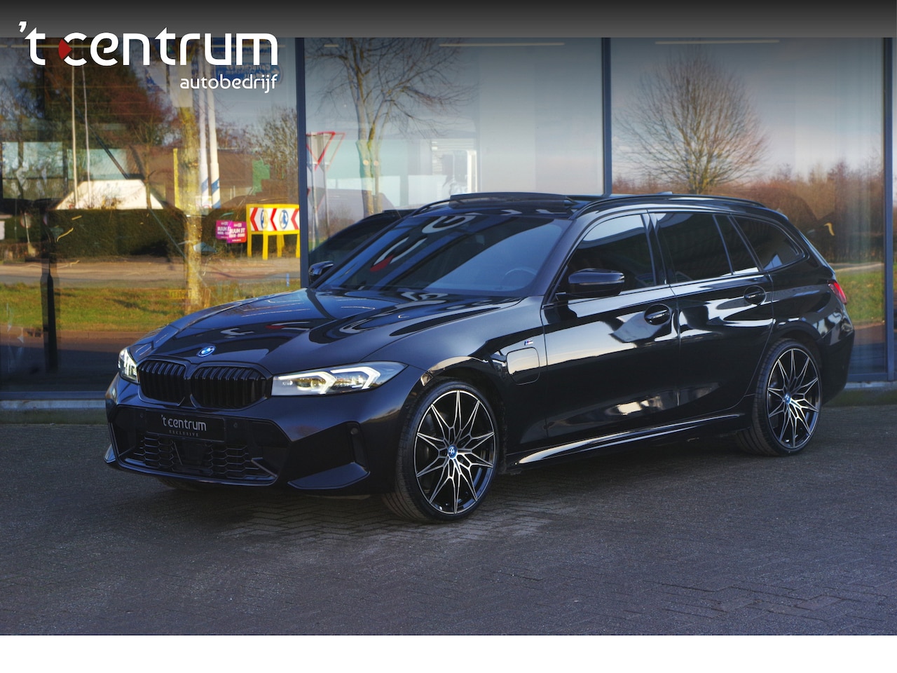 BMW 3-serie Touring - 330e High Executive M-Sport 293 PK PHEV, Panoramadak, M-Kuipstoelen, Adap. Cruise Control - AutoWereld.nl