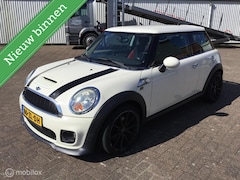 MINI Cooper S - 1.6 loopt goed koppeling hoog