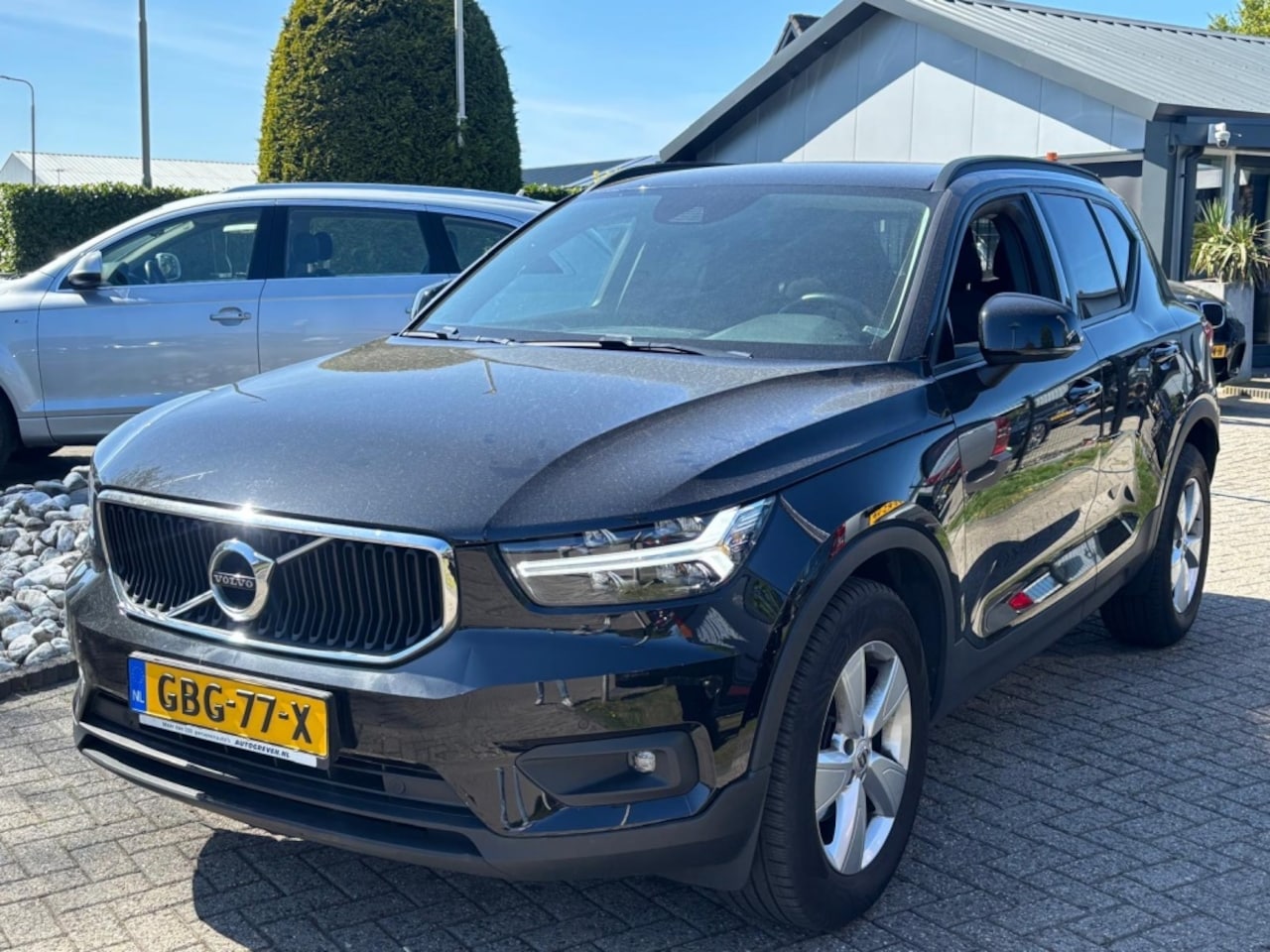 Volvo XC40 - 1.5 T3 Momentum Benzine Automaat 2020 Zwart Trekhaak - AutoWereld.nl