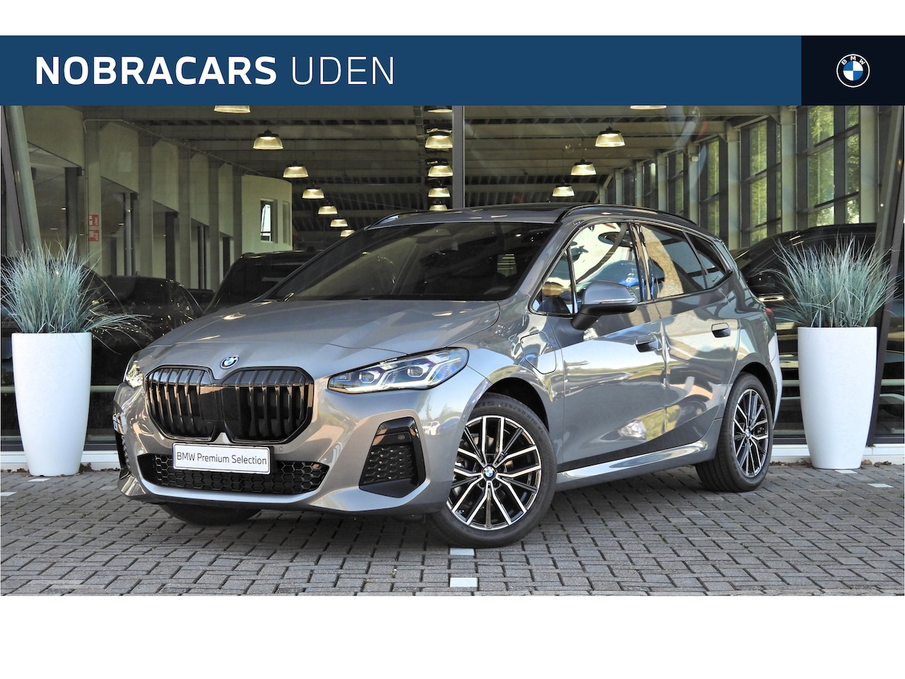 BMW 2-serie Active Tourer - 225e xDrive M Sport Automaat / Trekhaak / Panoramadak / Sportstoelen / Comfort Access / Ad - AutoWereld.nl