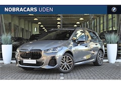 BMW 2-serie Active Tourer - 225e xDrive M Sport Automaat / Trekhaak / Panoramadak / Sportstoelen / Comfort Access / Ad