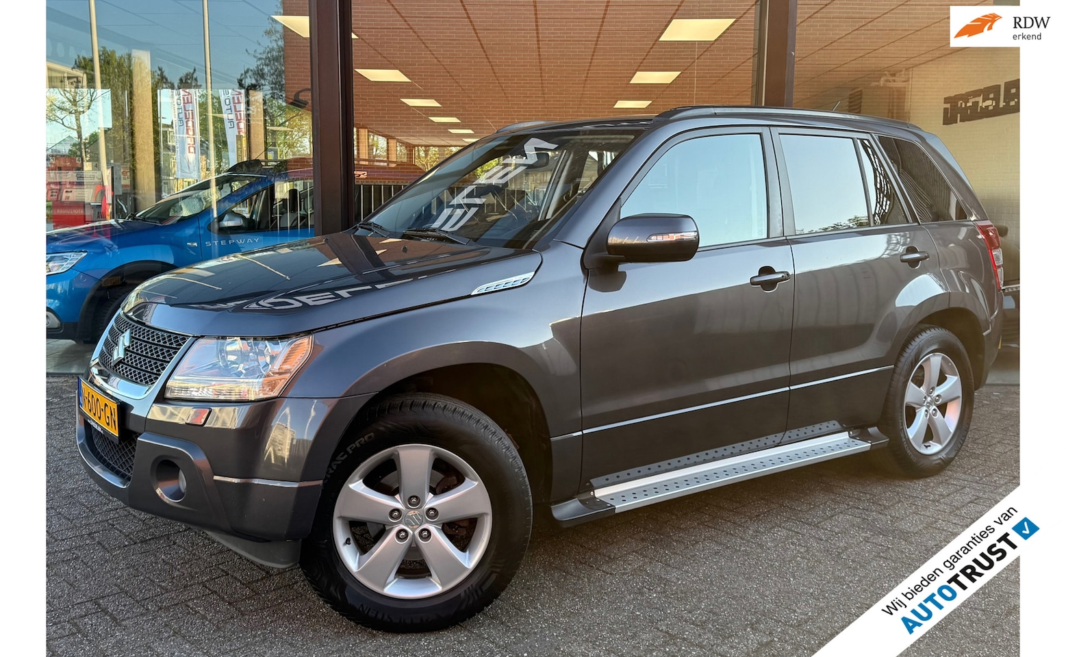 Suzuki Grand Vitara - 2.4 4x4 AUTOMAAT | NAVI | STOELVERW | KEYLESS | CLIMATE - AutoWereld.nl