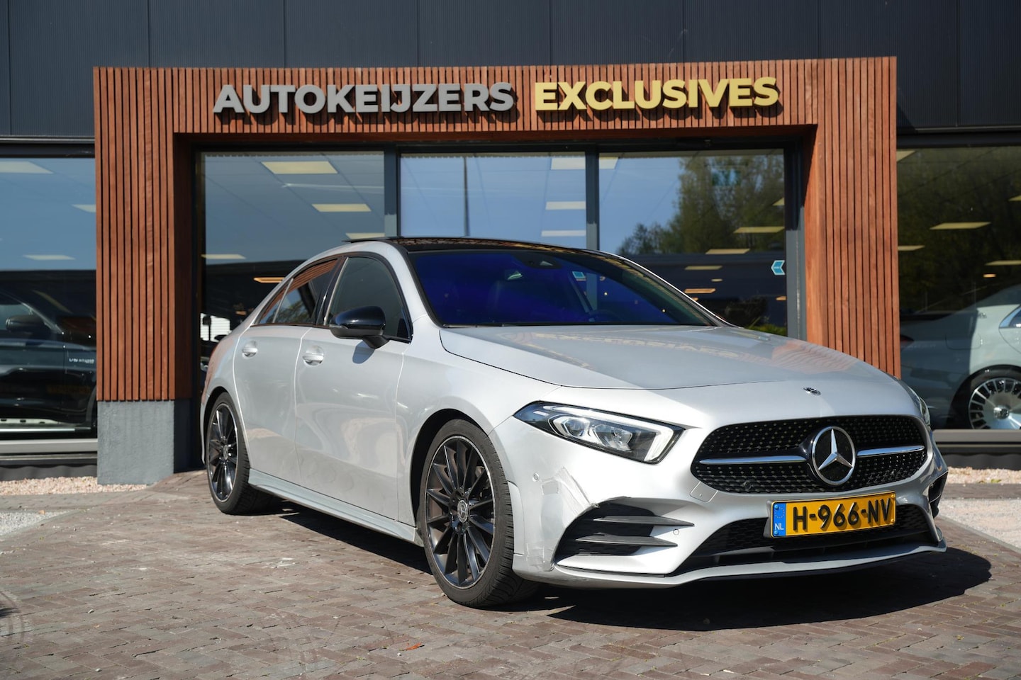 Mercedes-Benz A-klasse - 200 Business Solution AMG Wide screen Pano Dak - AutoWereld.nl