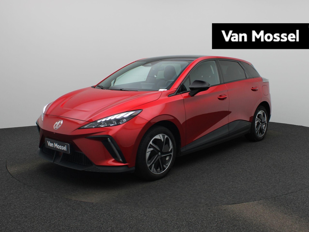 MG MG4 - Long Range 64kWh Luxury | WLTP 435 KM | SoH 97% | 360° CAM | ACC | ECC | 17" LMV | Stoel + - AutoWereld.nl