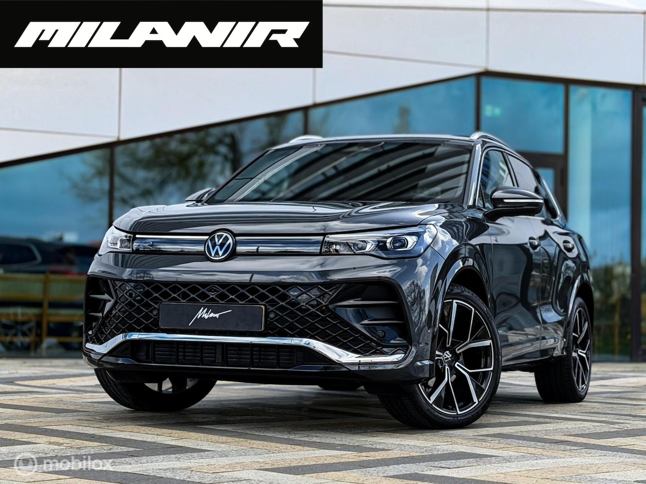 Volkswagen Tiguan - 1.5 eTSI R-Line |Pano|Massage|Koeling|Leer - AutoWereld.nl