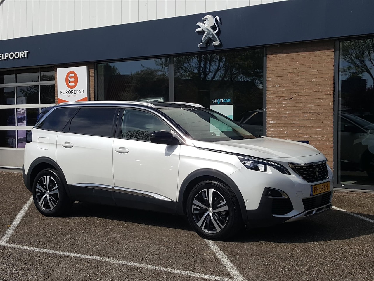 Peugeot 5008 - ALLURE 1.2 PT-130pk AUTOMAAT (6T) FULL-LED VOOR |COMFORT STOELEN VOOR | NAVIGATIE&APPLECAR - AutoWereld.nl
