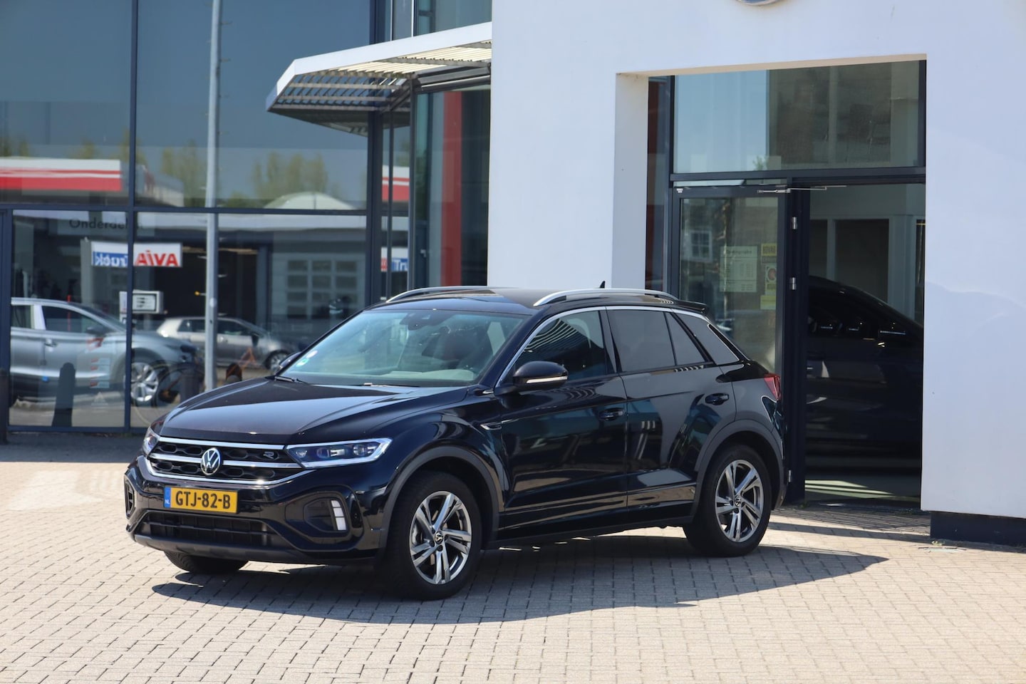 Volkswagen T-Roc - 1.5 TSI R-Line Afneembare trekhaak Digital cockpit, R-Line in- en exterieur, achteruitrijc - AutoWereld.nl