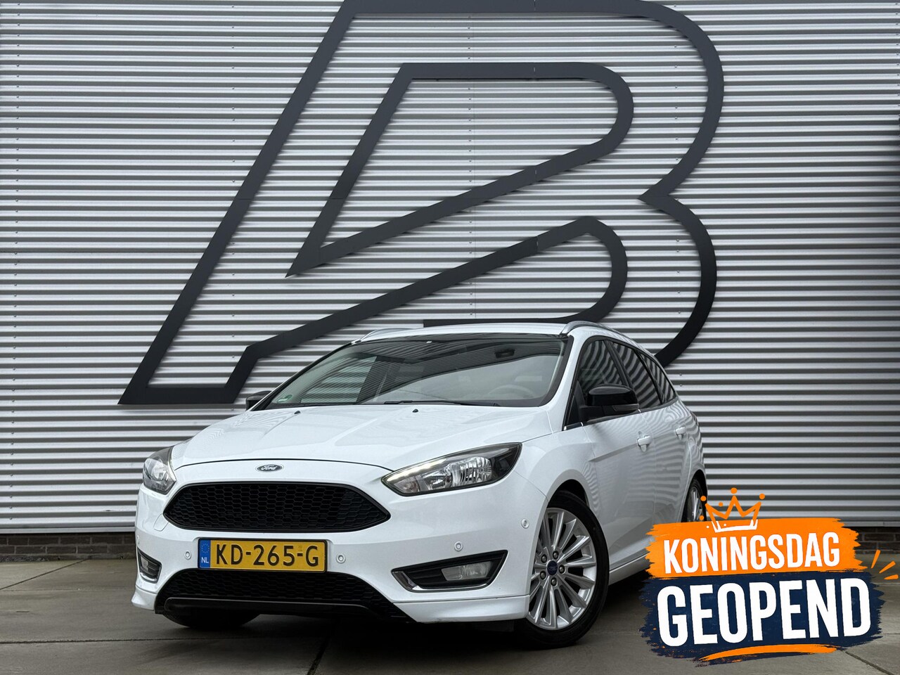 Ford Focus Wagon - 1.0 Titanium 2e Eigenaar|Navi|Trekhaak|Clima|Cruise|PDC V+A|N.A.P|APK tot 07-2026 - AutoWereld.nl