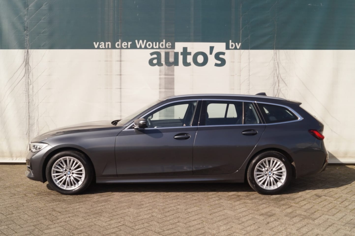BMW 3-serie Touring - 318i High Executive Edition -LEER-CAM-NAVI- - AutoWereld.nl