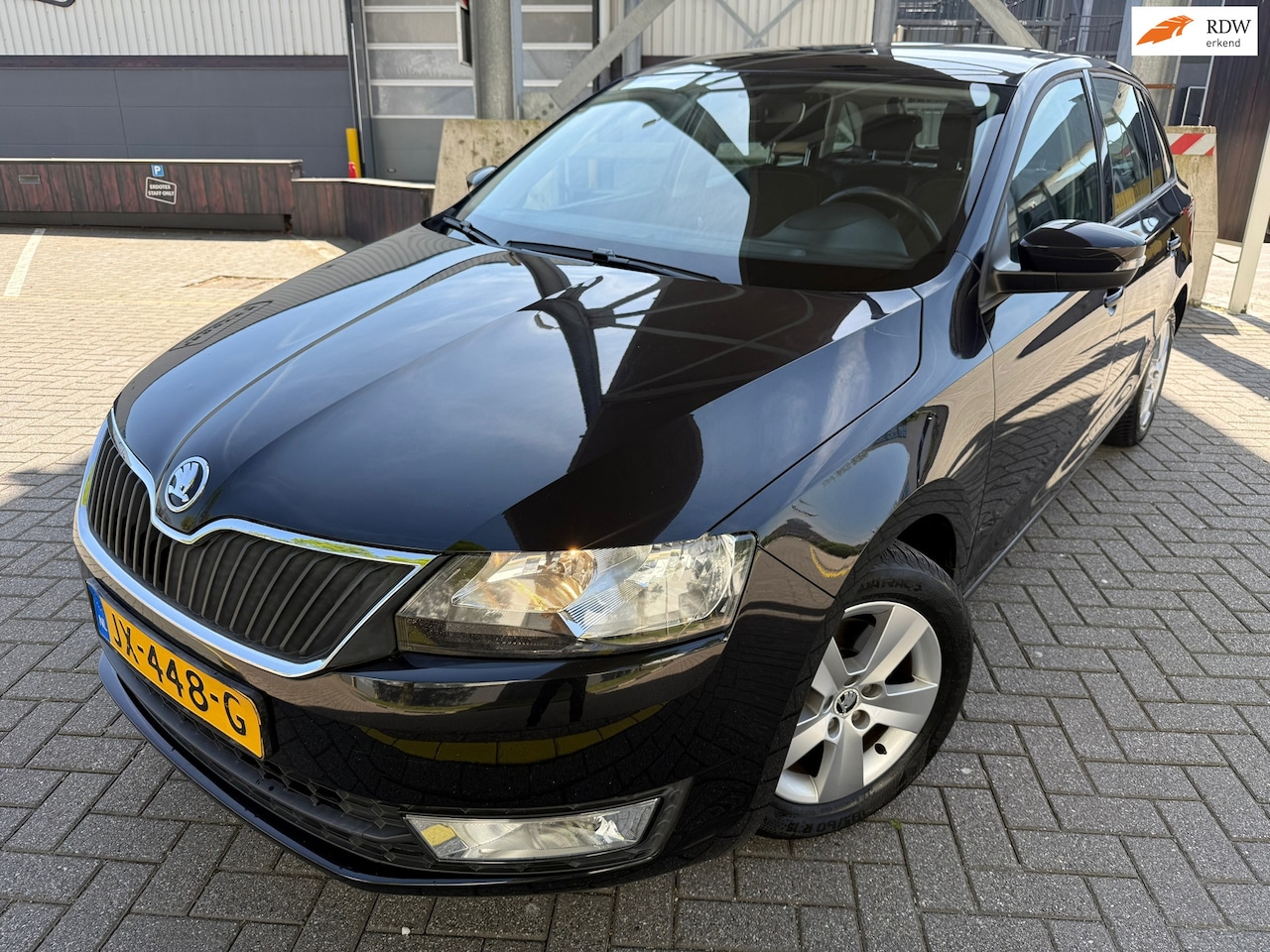 Skoda Rapid Spaceback - 1.4 TSI Greentech Style*CRUISE*AIRCO*APK*NAP*PARK SENSOREN*VELGEN*NAVI - AutoWereld.nl