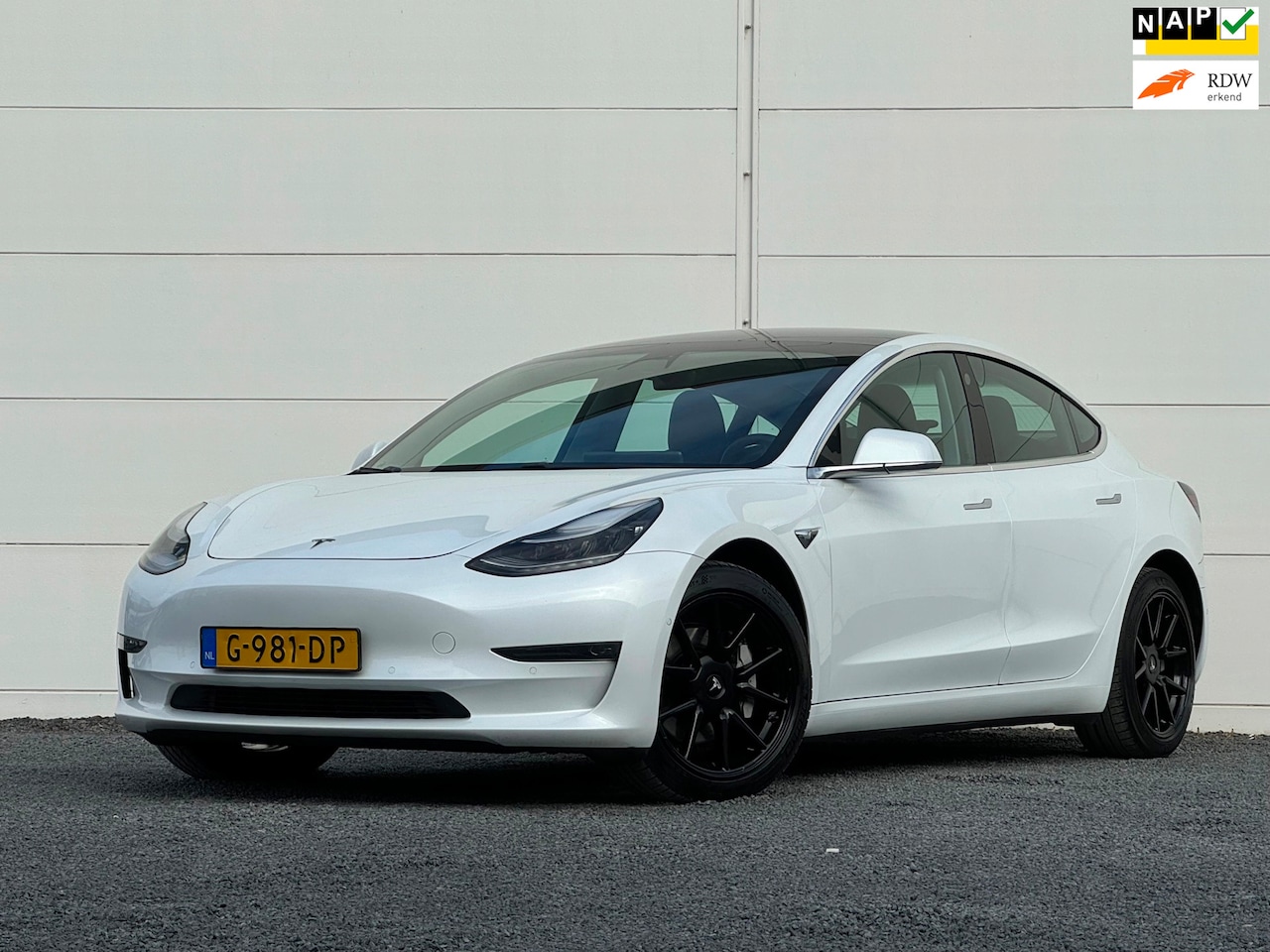 Tesla Model 3 - Long Range RWD Long Range AWD 75 kWh Org NL Pano FSD incl Btw Camera Memory seats Leer Dodehoek detectie - AutoWereld.nl