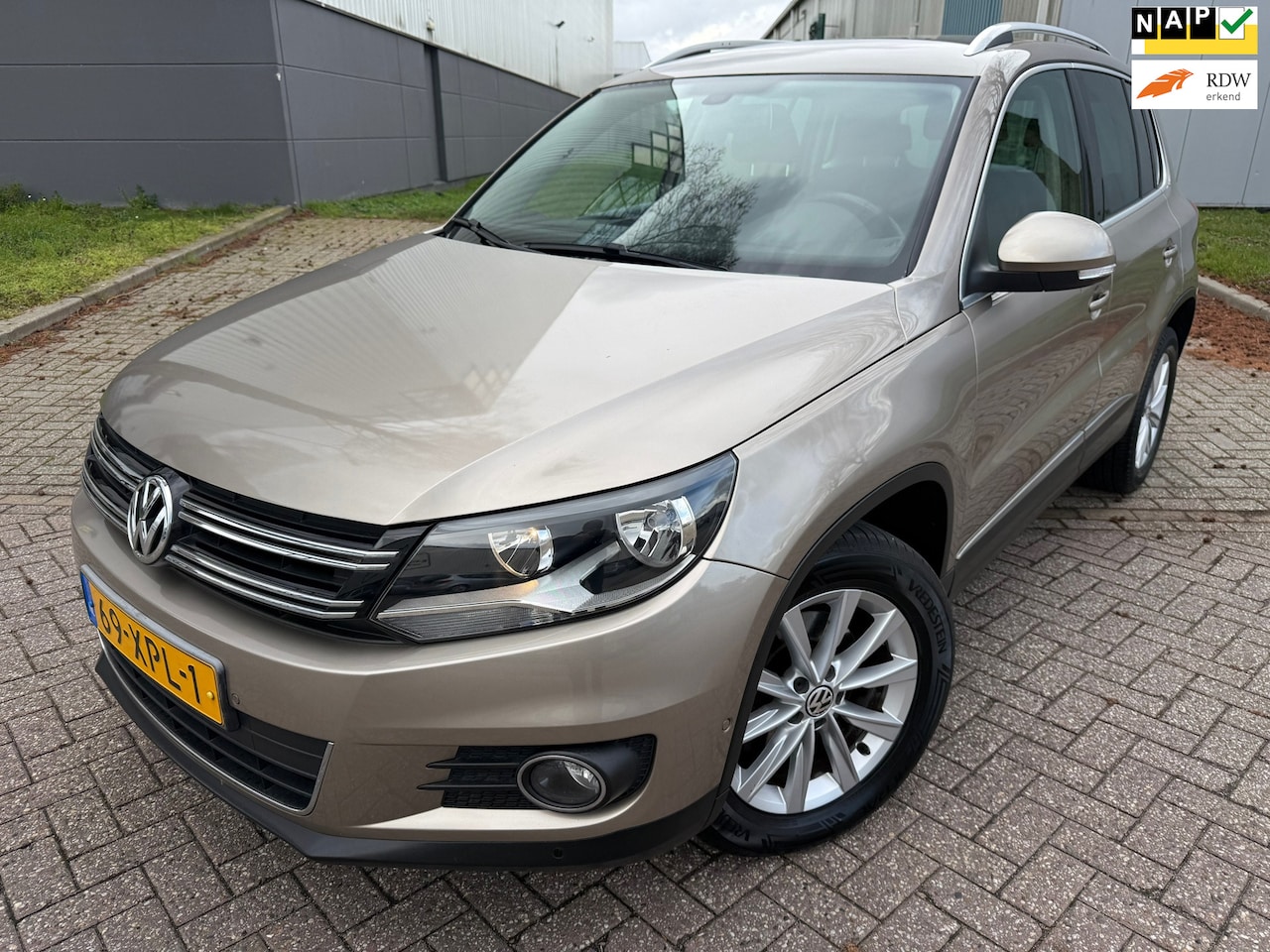 Volkswagen Tiguan - 1.4 TSI Sport&Style*2eEigenaar*Trekhaak*Cruise*NAVI*Velgen*APK*NAP - AutoWereld.nl