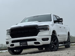Dodge Ram 1500 - LARAMIE NIGHT 5.7L V8, 1E EIG, PANO, 360, ACC, H&K, 22 INCH LIMITED WHEELS, POWERSTEPS, 12