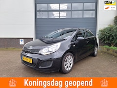 Kia Rio - | 1.2 CVVT ComfortLine | Airco | Telefoonverbinding | Navigatie |