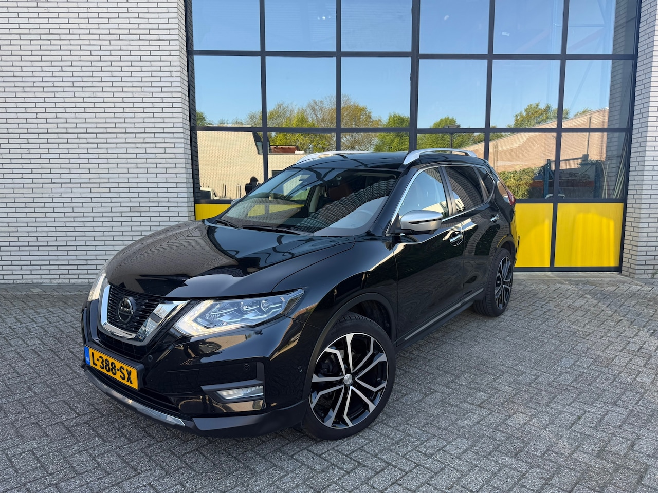 Nissan X-Trail - 1.3T 160PK Tekna, vol leer, trekhaak, xenon & glazen schuif kantel dak - AutoWereld.nl