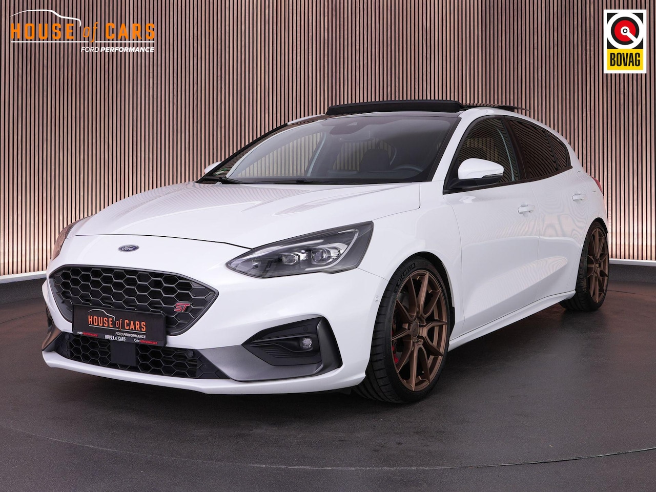 Ford Focus - ST-3 2.3 280pk |19" TEC wielen|H&R verlagingsveren|panoramdak|head-up|B&O|blind spot|Apple - AutoWereld.nl