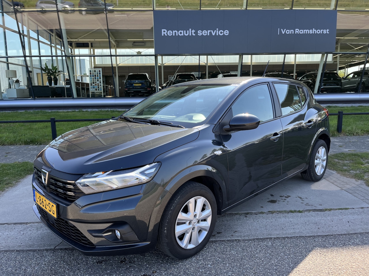 Dacia Sandero - 1.0 TCe 100PK Bi-Fuel / LPG-G3 / Dealer onderhouden / Trekhaak / Apple Carlay - Android Au - AutoWereld.nl