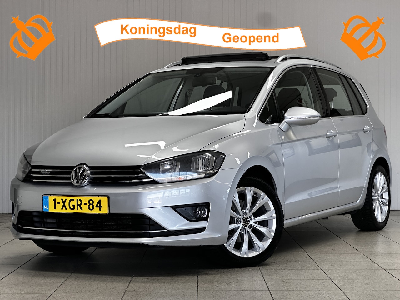 Volkswagen Golf Sportsvan - 1.2 TSI Highline/ D-Riem verv: 165.000 KM!/ Trekhaak/ Camera/ Panorama-Dak/ 17'' LMV/ Navi - AutoWereld.nl
