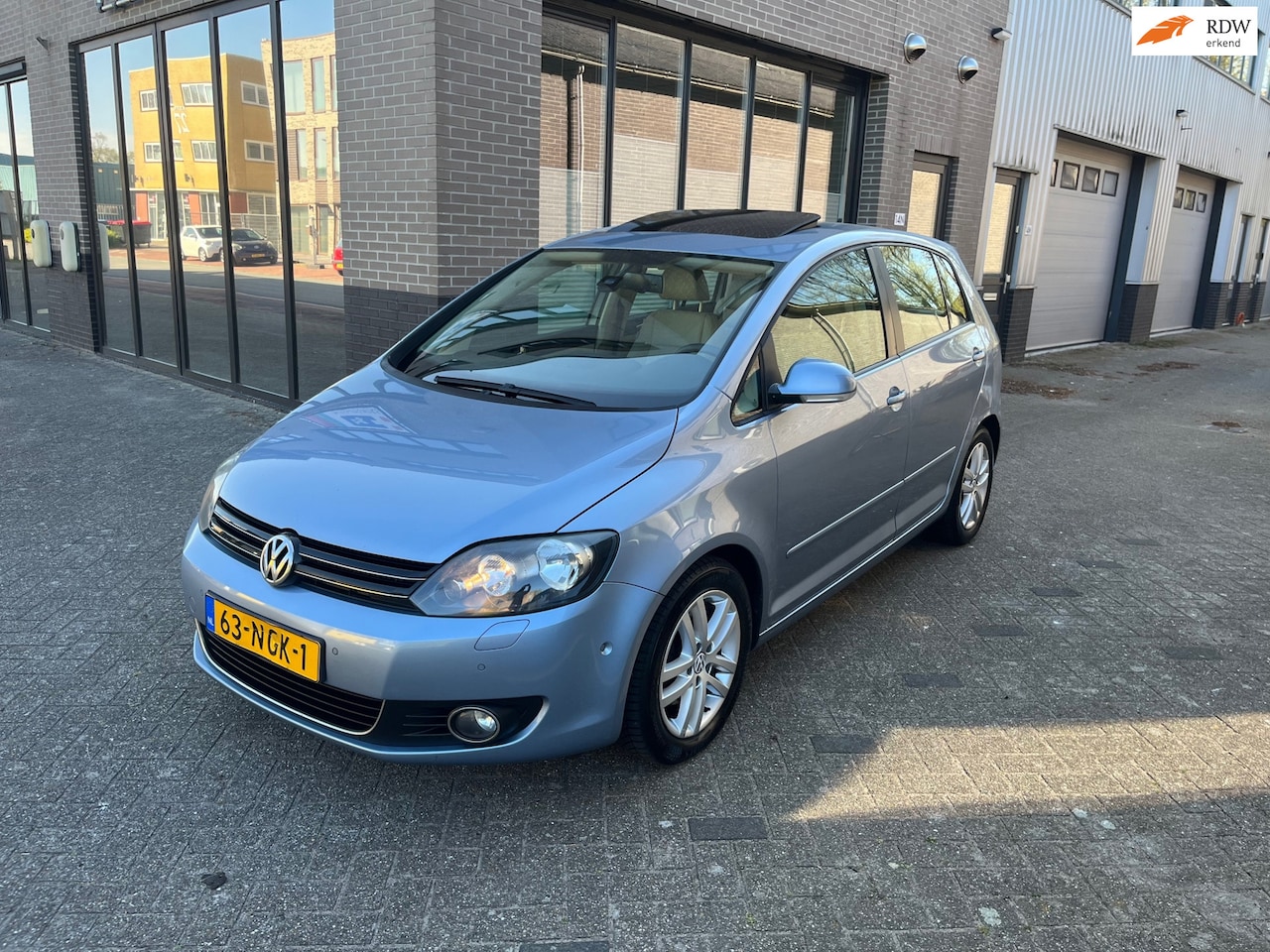 Volkswagen Golf Plus - 1.6 TDI Highline BlueMotion! LEDER! Dak - AutoWereld.nl