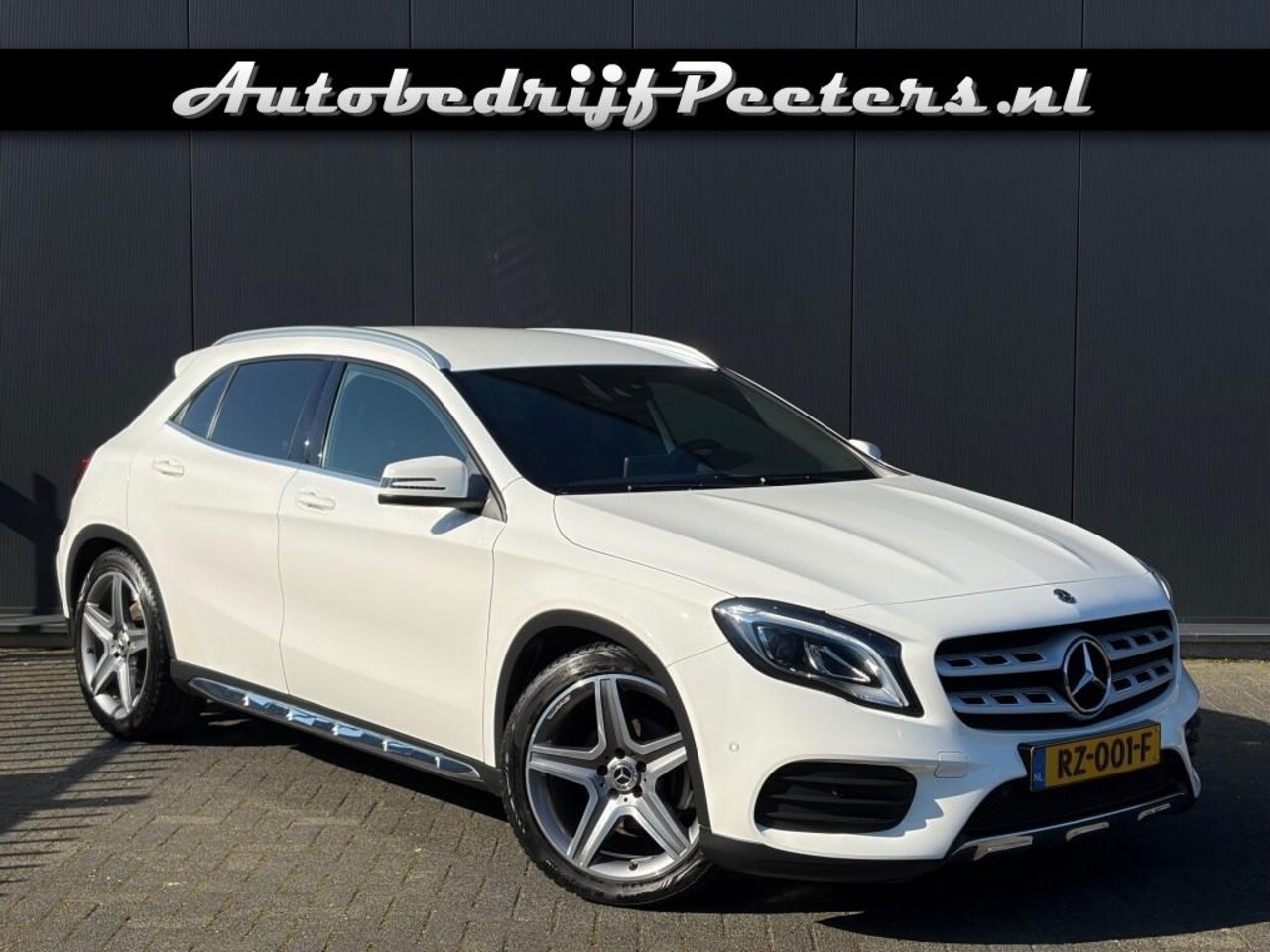 Mercedes-Benz GLA-Klasse - GLA 180 AMG Line LED Leder Navi Camera Cruise Trekhaak NL-auto - AutoWereld.nl
