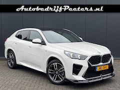 BMW X2 - sDrive20i M Sport Shadow Pano HUD H/K Iconic glow Camera LED Sfeerlicht