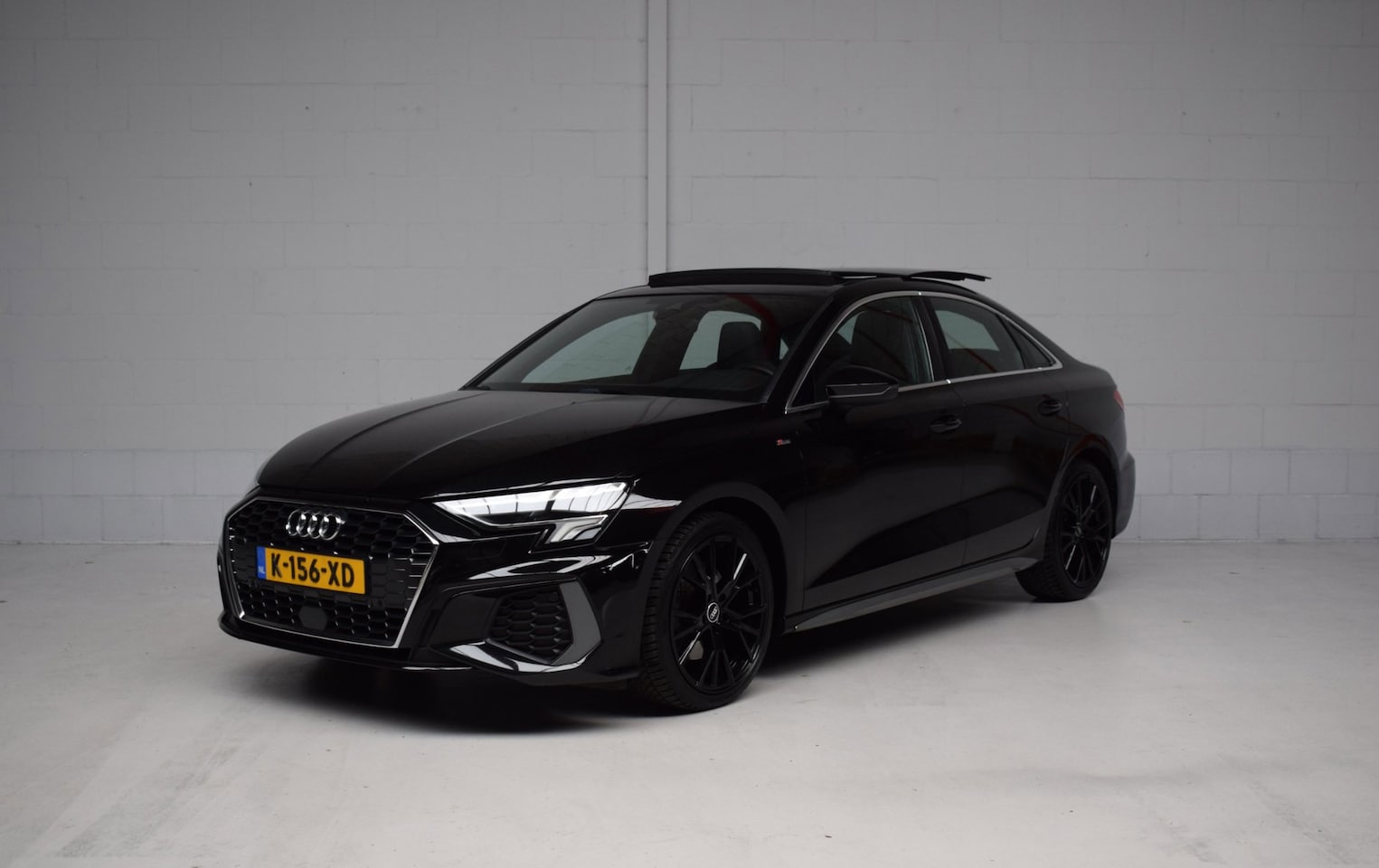 Audi A3 Limousine - 35 TFSI S-Line VIRTUAL / PANORAMADAK / ORG.NED / NAP / LEER / CARPLAY / SFEERVERLICHTING - AutoWereld.nl