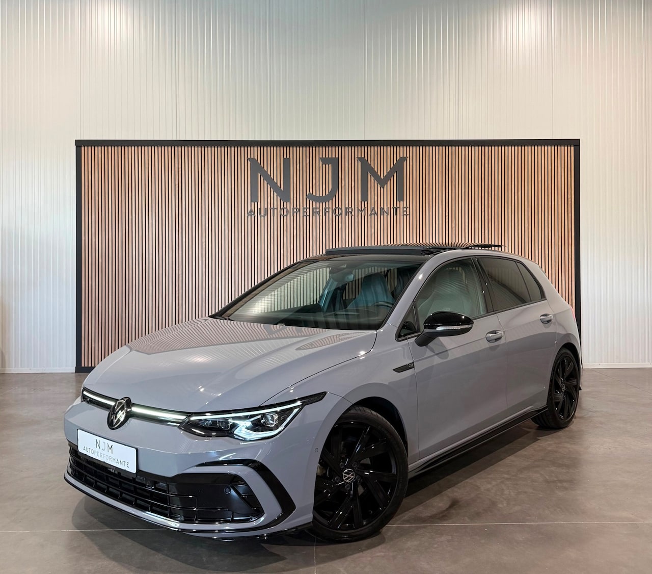 Volkswagen Golf - 1.5 eTSI R-Line|Pano|H&K|Keyless|Camera - AutoWereld.nl