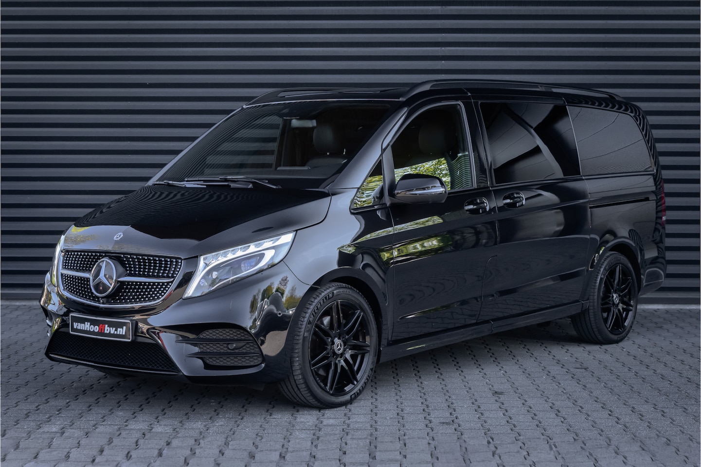 Mercedes-Benz V-klasse - 300d Lang DC AMG-Line Burmester - ACC - AutoWereld.nl