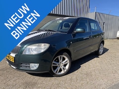Skoda Fabia - 1.4-16V Sport Airco | Centrale Vergrendeling met afstand bediening | Cruise Controle | Rad