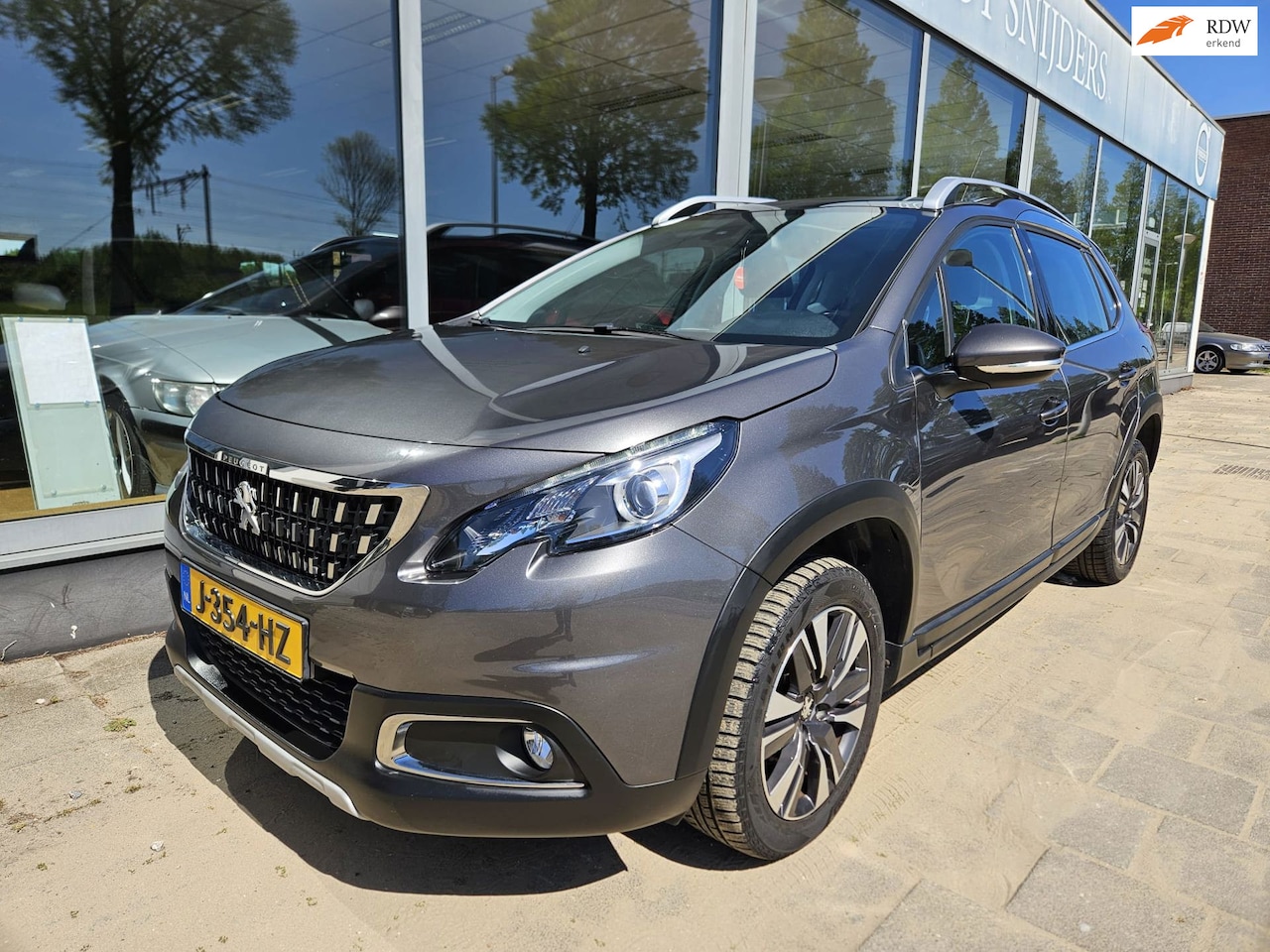 Peugeot 2008 - 1.2 PureTech Allure - Pano - Automaat - AutoWereld.nl