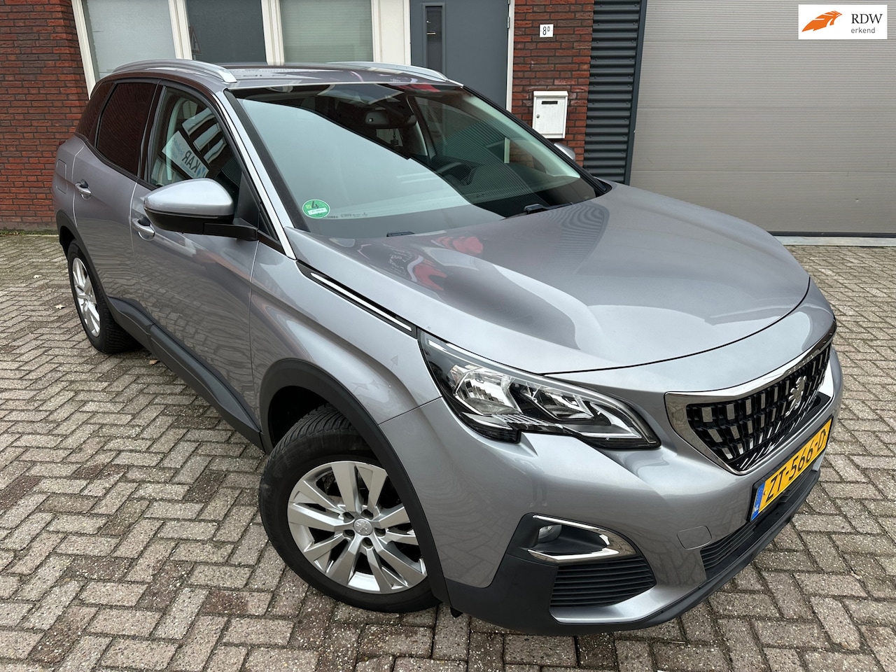 Peugeot 3008 - 1.2 PureTech Blue Lease Executive / Navi / Carplay / PDC / DAB - AutoWereld.nl