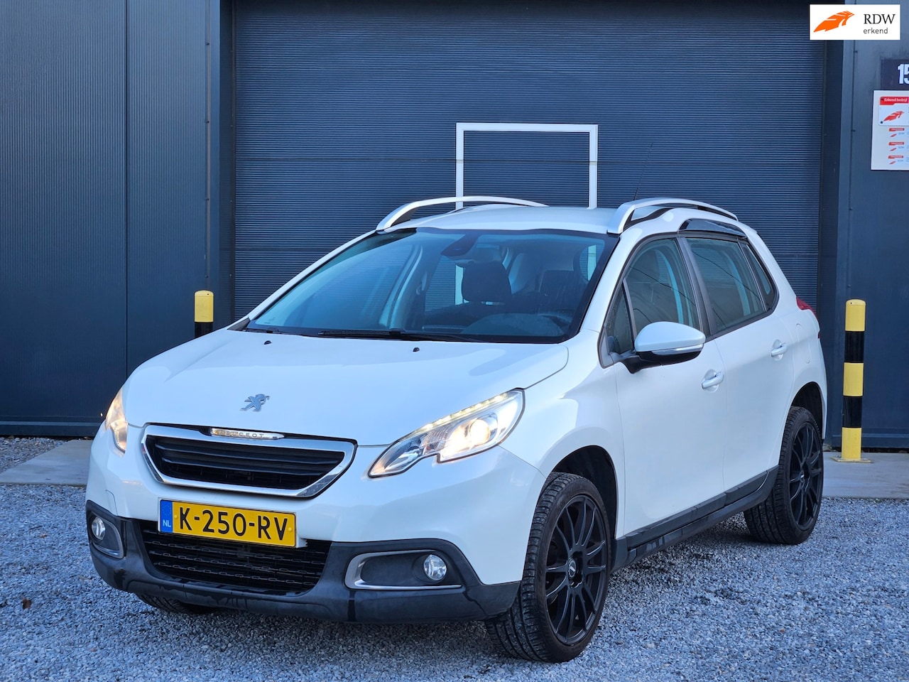 Peugeot 2008 - 1.2 VTi Active Pack Premium 1.2 VTi Active Pack Premium - AutoWereld.nl