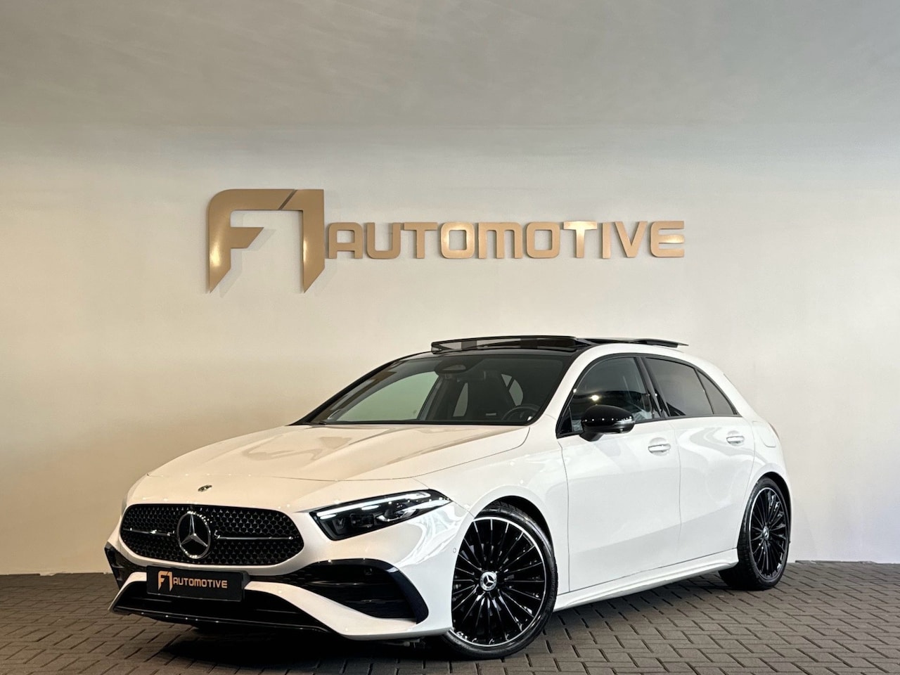 Mercedes-Benz A-klasse - 200 AMG Pano|Memory|HuD|Burmes|1e Eig - AutoWereld.nl
