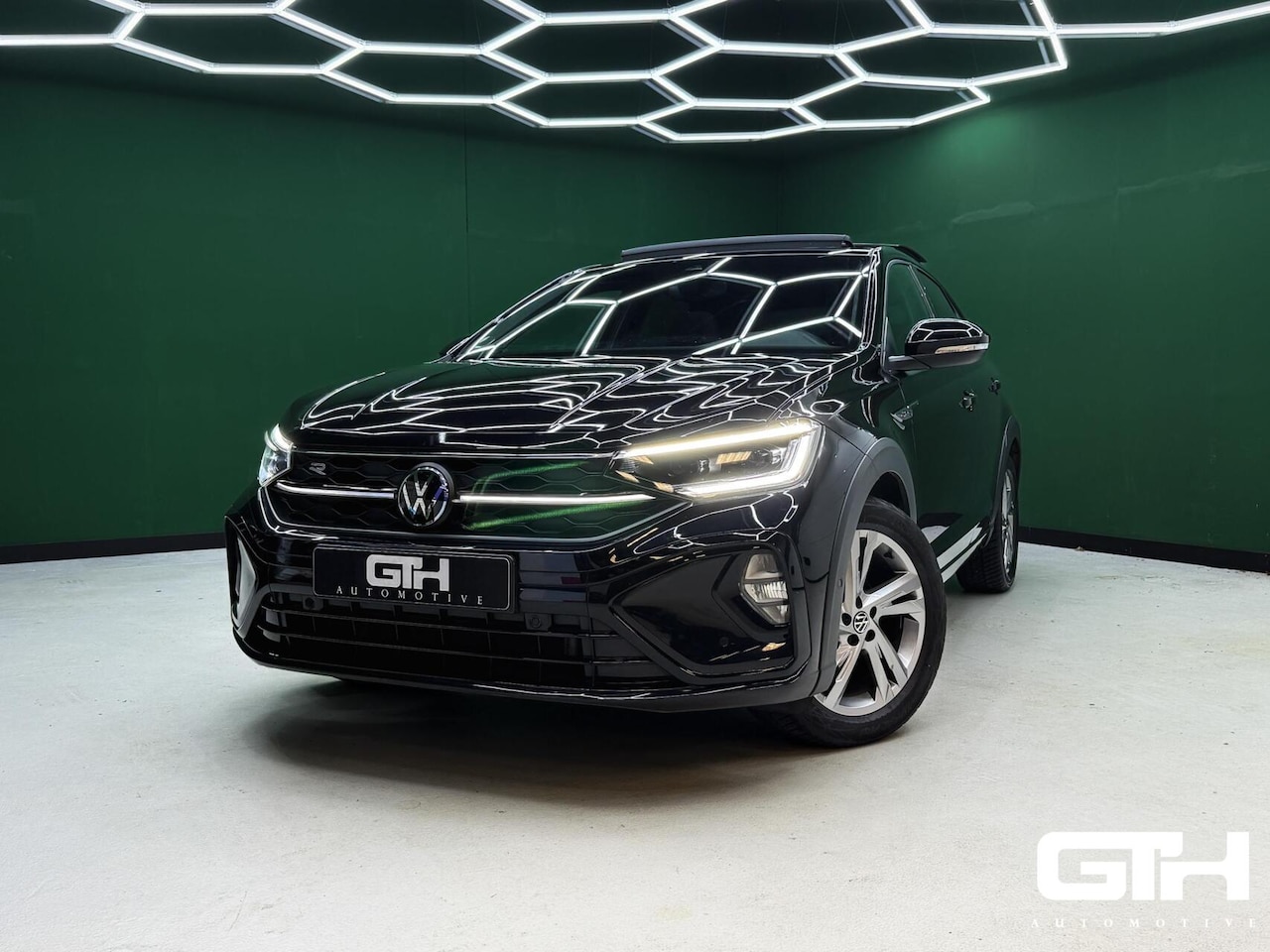 Volkswagen Taigo - 1.0 TSI R-Line Camera | Carplay | IQ | Pano - AutoWereld.nl
