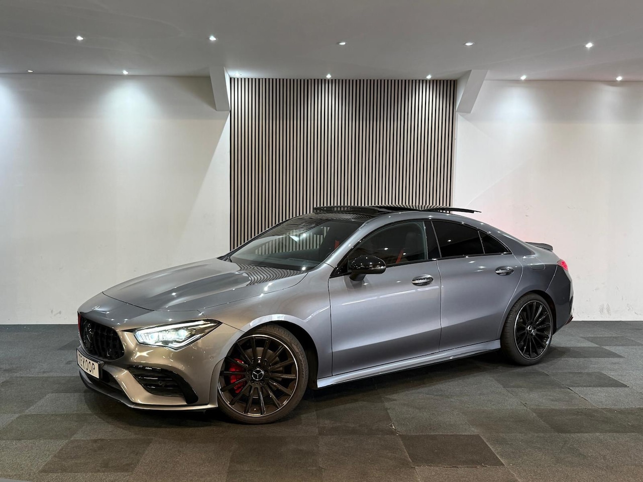 Mercedes-Benz CLA-Klasse - 200 + AMG Pano l Camera l Ambient l AMG-Pakket l Rode Gordels l Memory stoelen - AutoWereld.nl