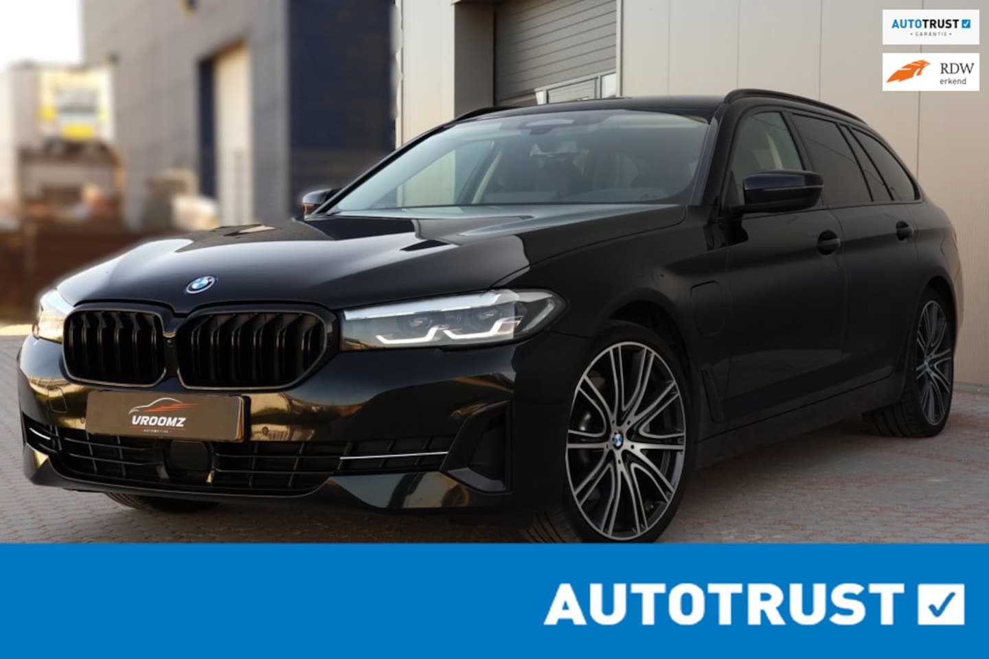 BMW 5-serie Touring - 530e Business Edition Plus | camera | Leer | Trekhaak - AutoWereld.nl
