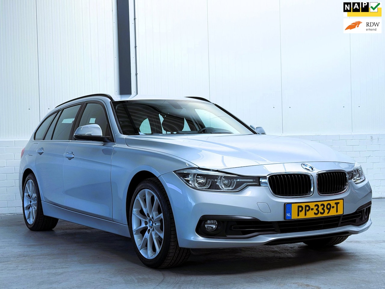 BMW 3-serie Touring - 320i Corporate Lease Executive\Elek Trekhaak|Org NL - AutoWereld.nl