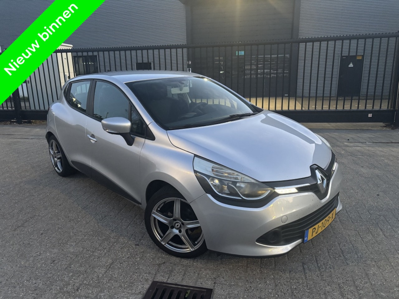 Renault Clio - 1.5 dCi Expression Navi|Clima|Cruise - AutoWereld.nl