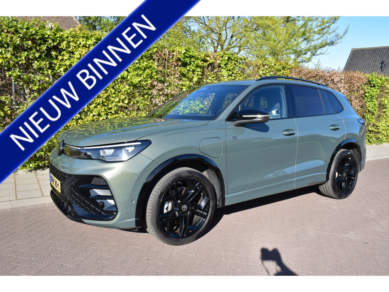 Volkswagen Tiguan - 1.5 eHybrid R-Line 1.5 eHybrid R-Line, BLACK ED. TREKH. PANO. - AutoWereld.nl
