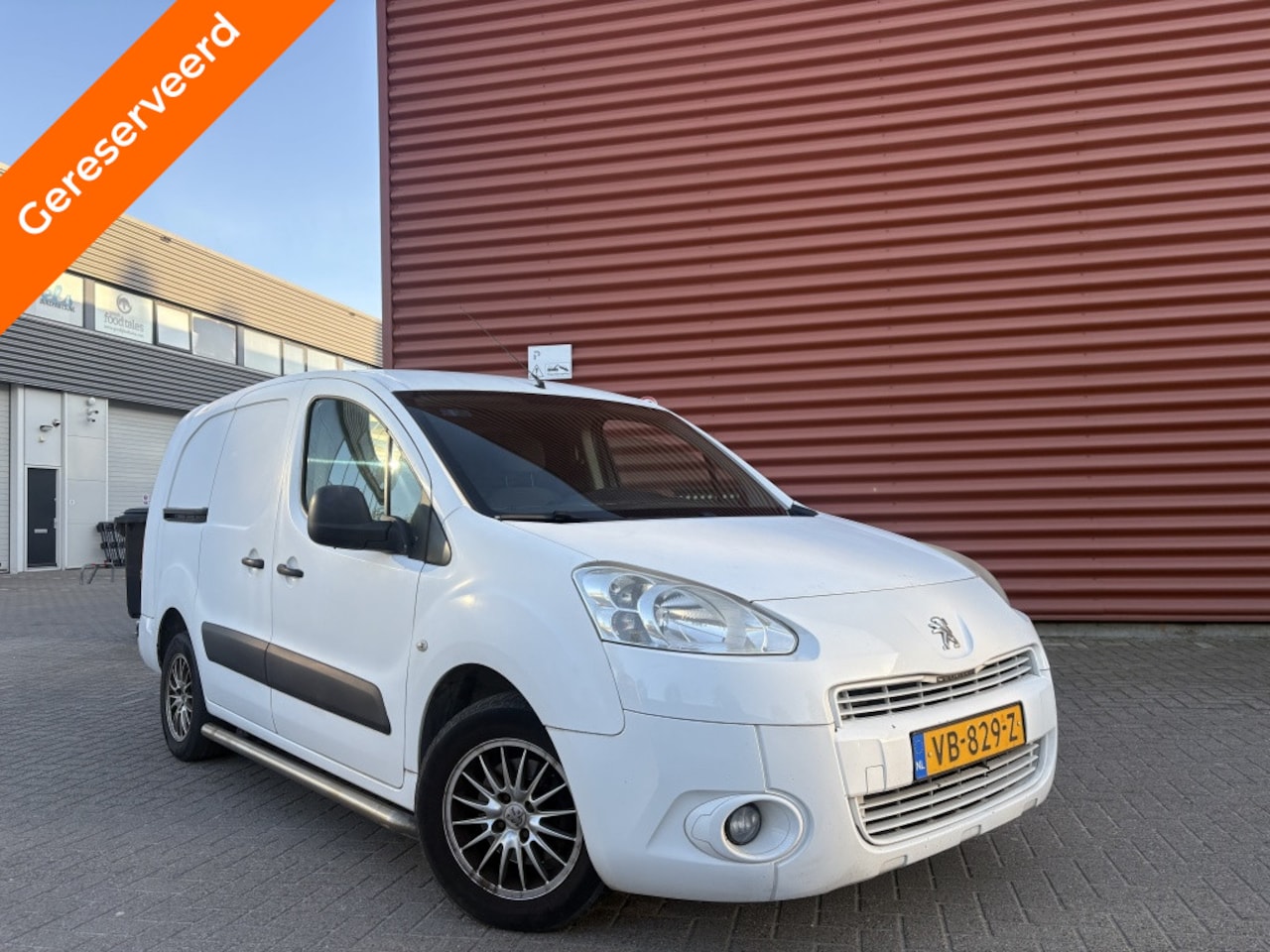 Peugeot Partner - 122 1.6 e-HDI L2 XR Airco/Cruise/Parks/ - AutoWereld.nl