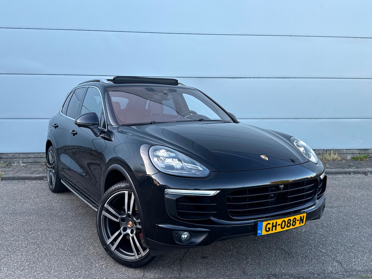 Porsche Cayenne - 3.0 S E-Hybrid (bj 2015) PANO|360CAM|CARPLAY|21”|VOL - AutoWereld.nl
