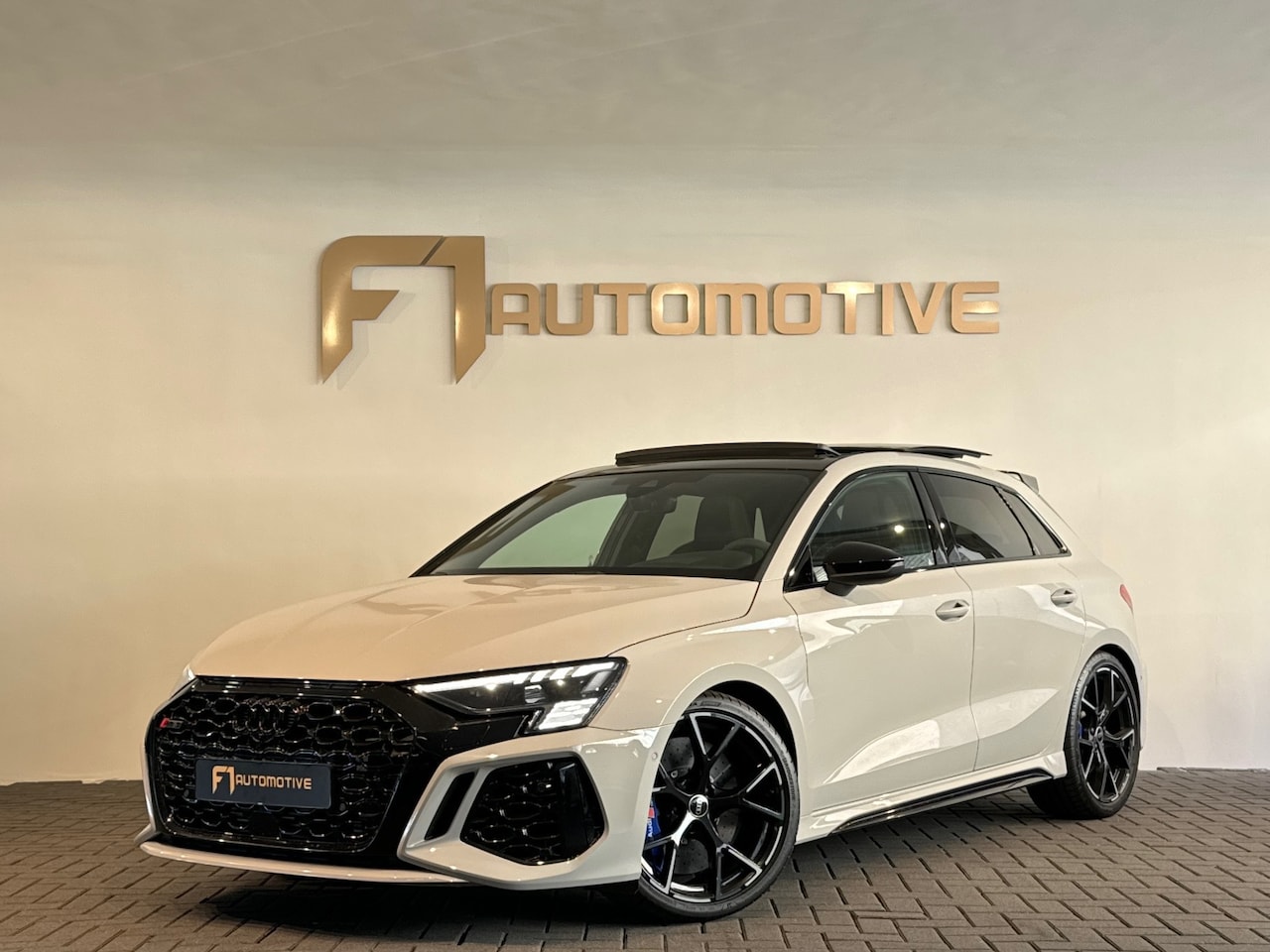 Audi RS3 - Sportback 2.5 TFSI quattro Pano|Ceramic|HuD|B&O|VOL - AutoWereld.nl